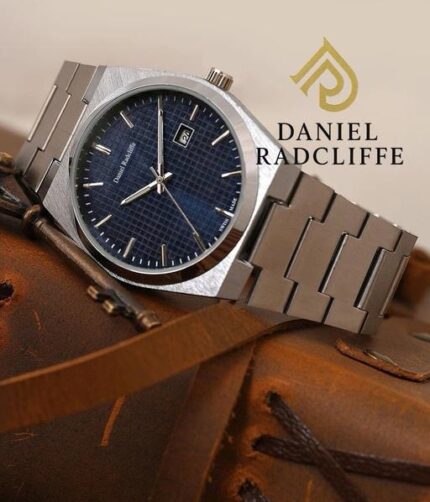 Men's Steel Band Round Shape Buckle Clasp Casual wear Analogue Date Function Watch Silver Color Strap and Dial Blue Color